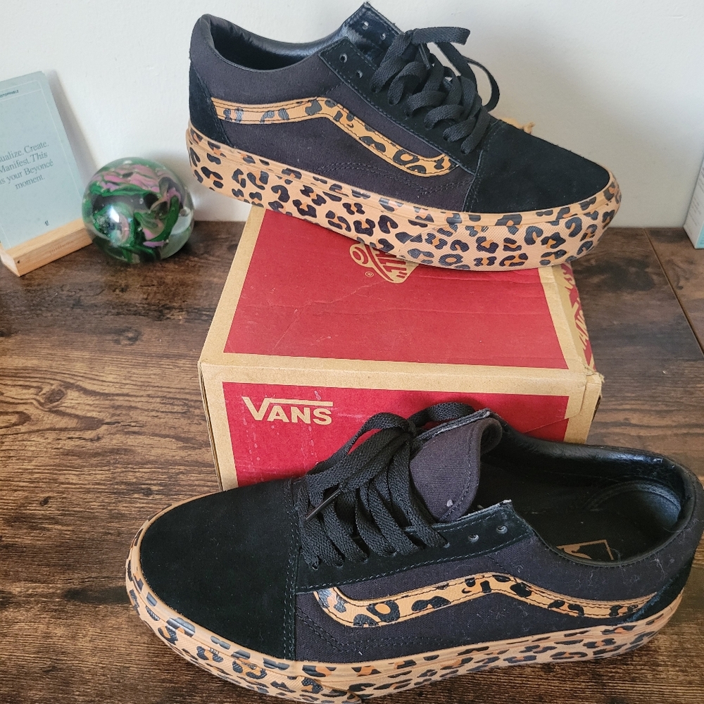 Women's size 9.5 Vans platform sneakers